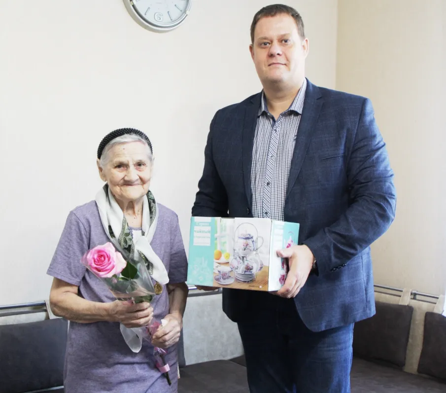 Поздравляем с 90-летним юбилеем Любовь Александровну Зыкову!